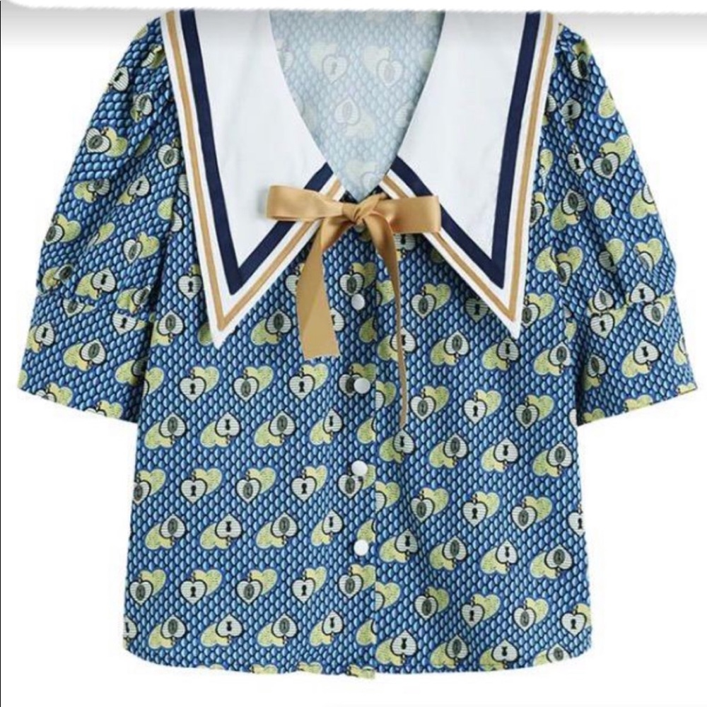 Feminine vintage vibe blouse.